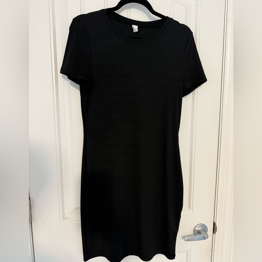 Black Short Sleeve Crew Neck Mini Dress